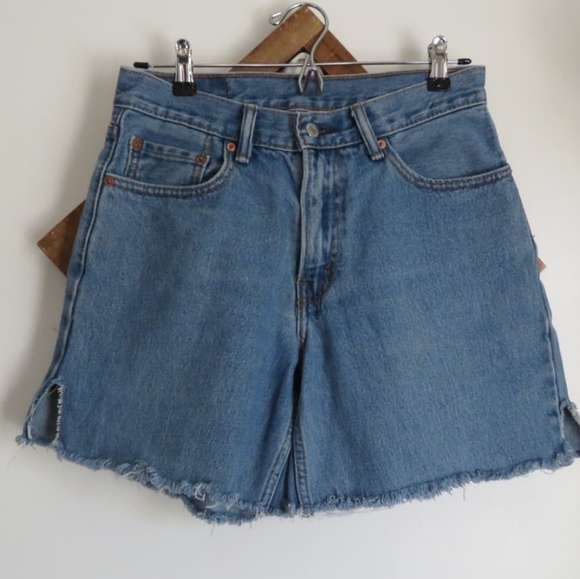 LEVI'S SHORTS - Picture 2 of 3